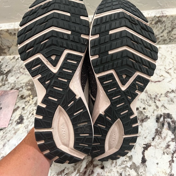 Brooks Launch 7 Running Shoe in Pale Pink and Dark Gray, Size 9.5 - Picture 5 of 9